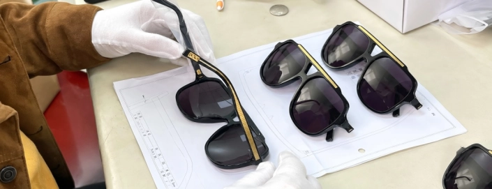 Measuring a custom acetate eyewear sample